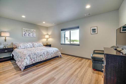 a bedroom with a bed and a flat screen tv at Charming Home about Half-Mi to Potholes State Park in Othello