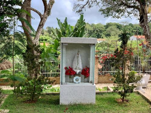 Ein Garten an der Unterkunft Casa mobiliada em Viçosa do Ceará em condomínio