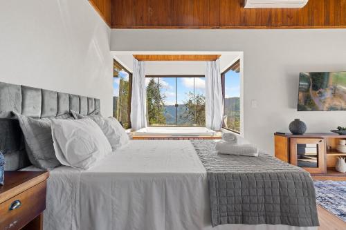 Postel nebo postele na pokoji v ubytování Cabana Lila Hütte Vila Germânica by Achei