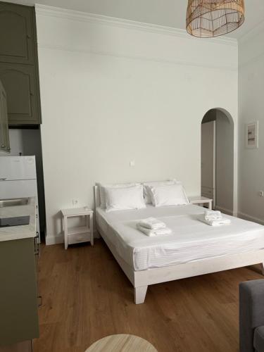 Postel nebo postele na pokoji v ubytování AURA Suites Syros - Anna Maria