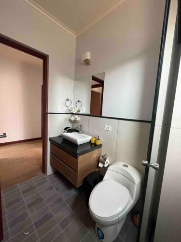 a bathroom with a toilet and a sink at Departamento de lujo in Tarija