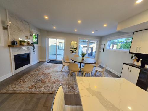 a kitchen and living room with a table and chairs at Byward-Market Luxury GuestHouse in Ottawa