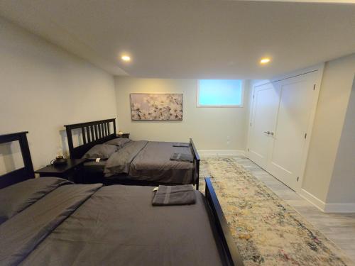 a bedroom with two beds and a window at Byward-Market Luxury GuestHouse in Ottawa