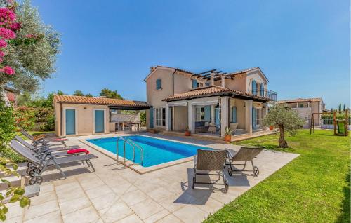 4 Bedroom Lovely Home In Fazana