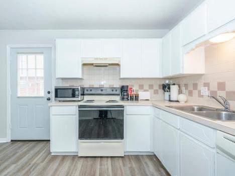 Kuchyň nebo kuchyňský kout v ubytování Corporate Haven Wifi Home Office