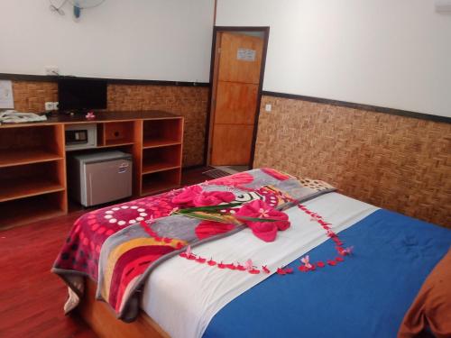 Кровать или кровати в номере Rahayu homestay sekotong