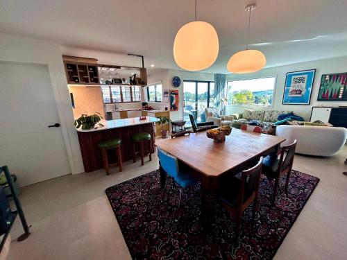 Η κουζίνα ή μικρή κουζίνα στο Kingfisher penthouse