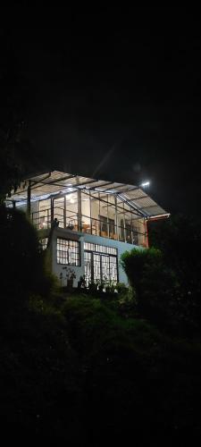 El edificio en el que está el departamento