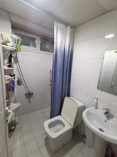 Koupelna v ubytování Fully furnished studio apartment