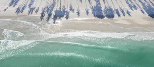 mit Blick auf das Meer und den Strand in der Unterkunft Centara Reserve Samui in Chaweng