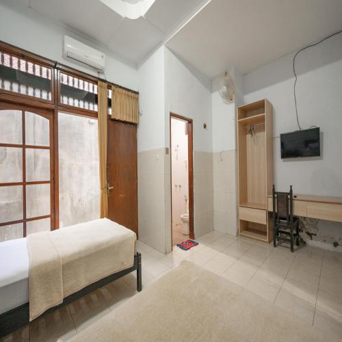 Gallery image of RedDoorz at Hotel Dewata Indah Denpasar in Denpasar