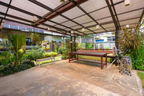 The Ele Hotel Ranong - SHA Extra Plusにある庭