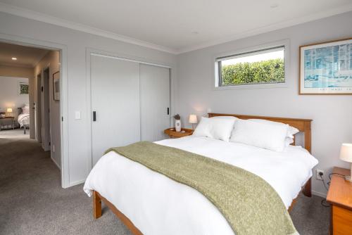 En eller flere senge i et værelse på Wine Country Bach