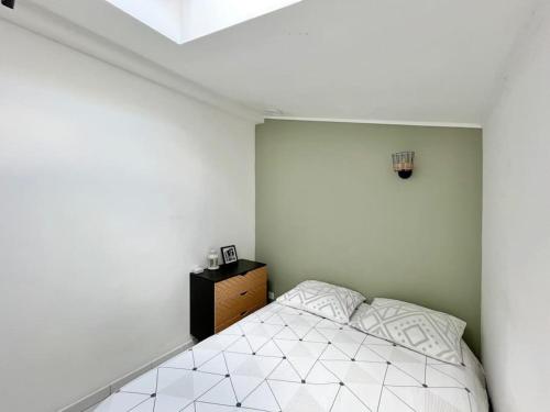 a white bedroom with a bed and a wall at 3 bedrooms house - garden - Parking, Antony Center near Paris and Orly in Antony