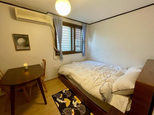 Woody house in Hongdae, Sinchon_2