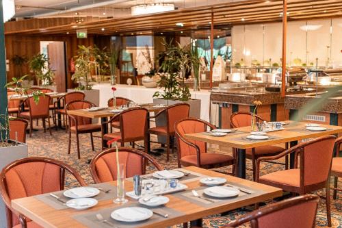 Un restaurante o sitio para comer en PLAZA Hotel Gelsenkirchen