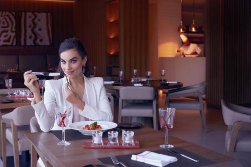 Nápoje v ubytování Mysk Al Mouj Hotel