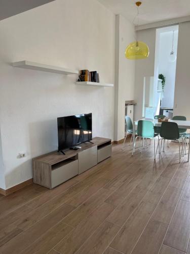 New Apartment with balcony, Isola Bosco Verticale