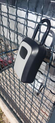a black and white computer mouse sitting on a net at Apartman Elena Ekolu in Split