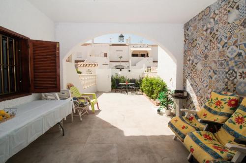 Bungalow en Mil Palmeras a 3 min de la Playa ALQ-A002