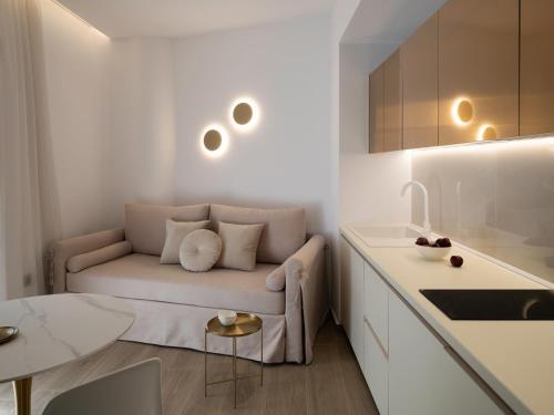 a living room with a couch with a table at Golden Luxury Suites in Balíon