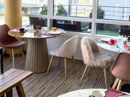 a table and chairs in a restaurant with a table and chairsktop at Séjours & Affaires Paris-Vitry in Vitry-sur-Seine