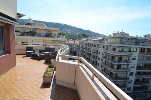 HELIANTHE - Superbe appartement avec terrasse vue mer et Château au Port de Nice photo 10