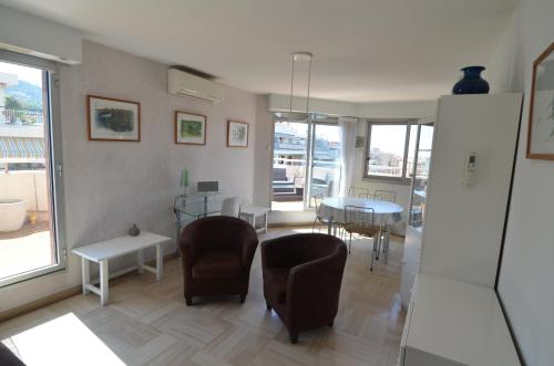 HELIANTHE - Superbe appartement avec terrasse vue mer et Château au Port de Nice photo 9