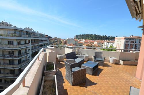 HELIANTHE - Superbe appartement avec terrasse vue mer et Château au Port de Nice photo 17