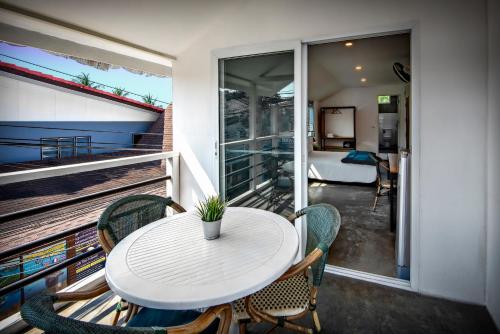 Ruang duduk di cafe del sol