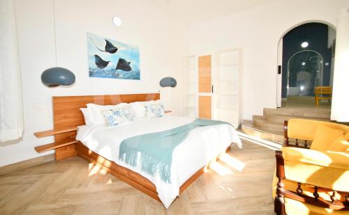 Postel nebo postele na pokoji v ubytování Domaine de la Falaise private villa