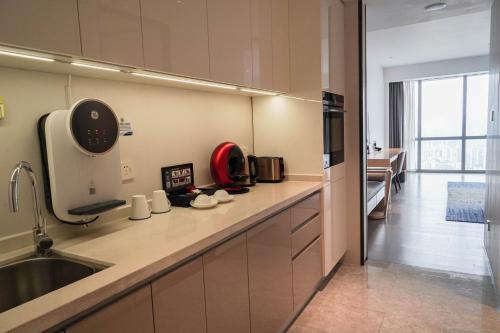 Una cocina o cocineta en Ascott Raffles City Chongqing