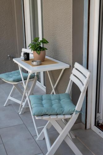 Spacious 2 BR apartment next to Acropolis