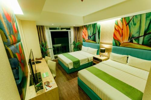 Una cama o camas en una habitación de Aziza Paradise Hotel
