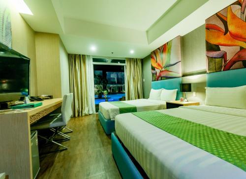 Una cama o camas en una habitación de Aziza Paradise Hotel