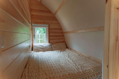 Letto o letti in una camera di Crowtree by Wigwam Holidays