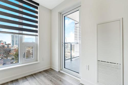 Φωτογραφία από το άλμπουμ του Luxury 1BR King Bed Unit - Private Balcony σε Kitchener