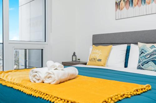 Ένα ή περισσότερα κρεβάτια σε δωμάτιο στο Luxury 1BR King Bed Unit - Private Balcony