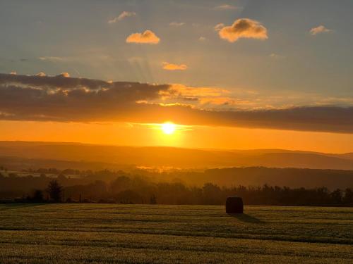 Lever ou coucher de soleil vu de la maison de vacances ou à proximité