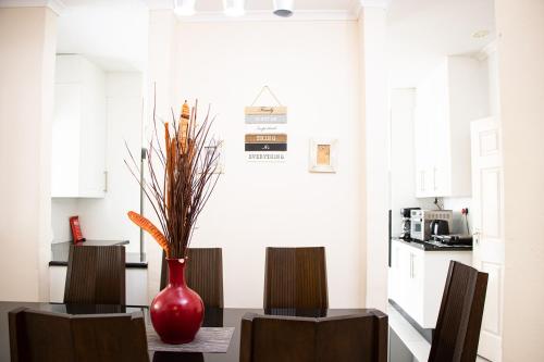Η κουζίνα ή μικρή κουζίνα στο Mmaset Houses bed and breakfast