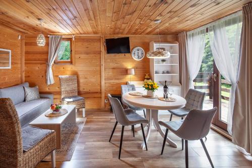 ZACISZE Domek na Kaszubach Brodnica Dolna z balią z jacuzzi na wyłączność w cenie