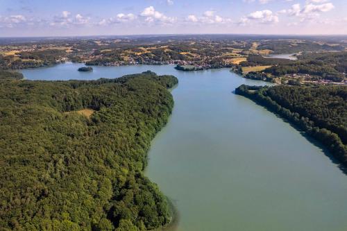 an aerial view of a river with green forests at ZACISZE Domek na Kaszubach Brodnica Dolna z balią z jacuzzi na wyłączność w cenie in Brodnica Dolna