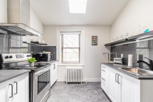 Η κουζίνα ή μικρή κουζίνα στο 1BR Double bed Apartment in James