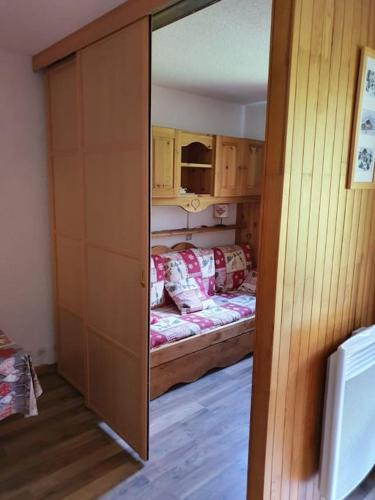 Postel nebo postele na pokoji v ubytování Le Cocon de la Marmotte