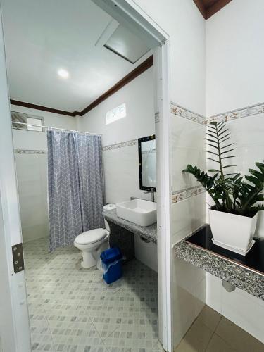 a bathroom with a toilet and a sink and a shower at I Hostel Muine - A Little White Homestay By The Sea in Mui Ne