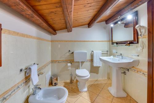 Salle de bains dans l'établissement Hotel Aliai