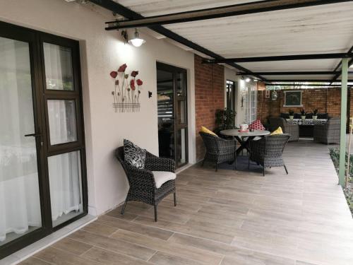 Ruang duduk di 19th on Bloekom Guesthouse