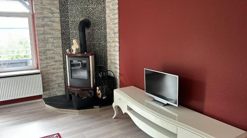 Μια τηλεόραση ή/και κέντρο ψυχαγωγίας στο Messewohnung Gastarbeiter Unterkunft