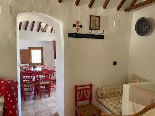 a living room and dining room with a table and chairs at Las casillas de la Villa ALEGRÍAS in Montefrío