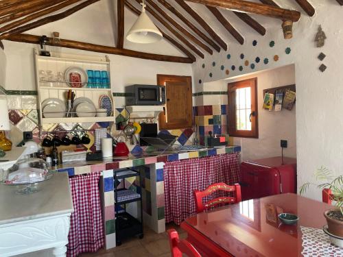a kitchen with colorful tiles on the counter top at Las casillas de la Villa ALEGRÍAS in Montefrío